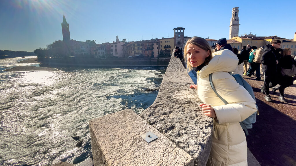 Mariya auf der Puente de Piedra