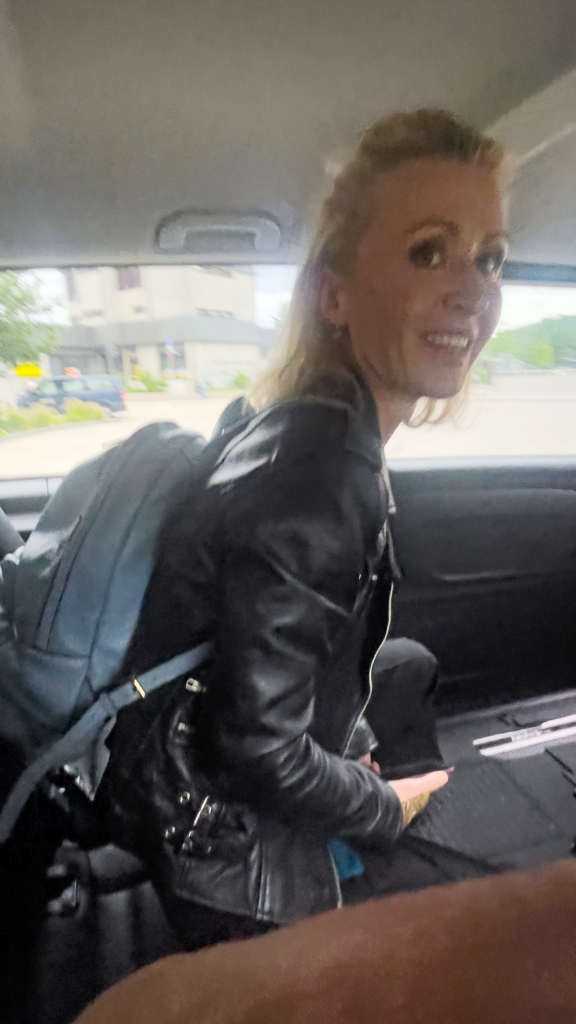 Mariya im Taxi in Tübingen