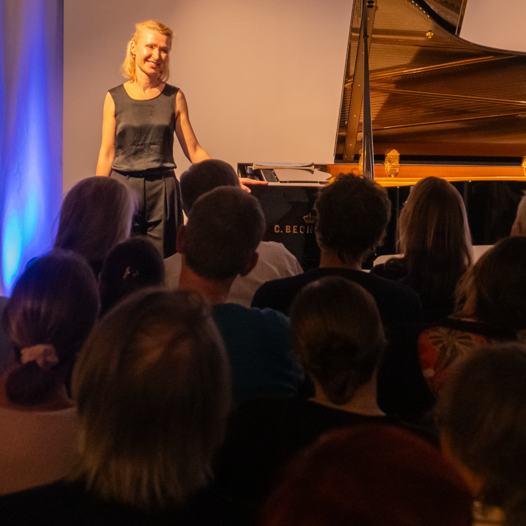 Mariya im Konzert in Tübingen