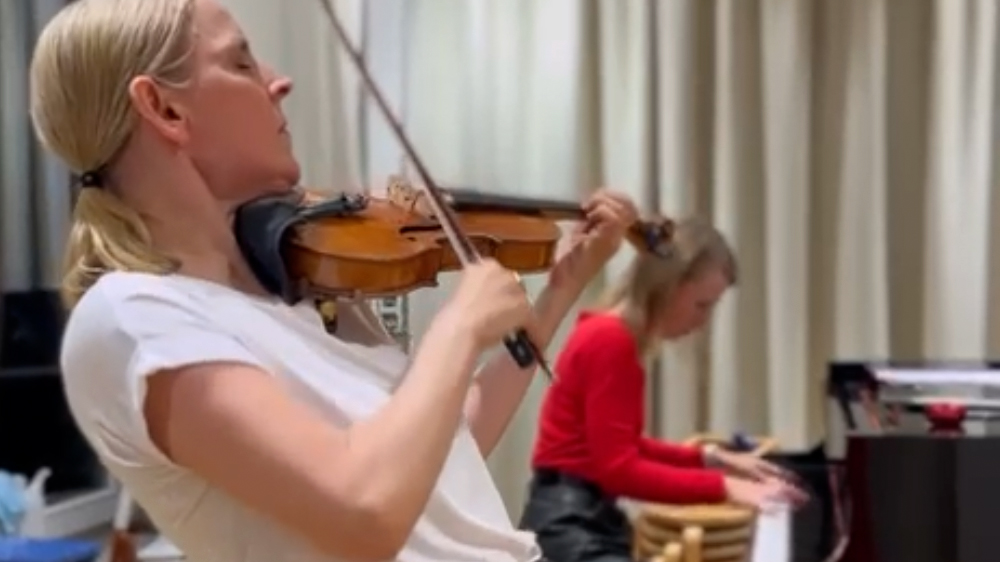 Angelika und Mariya proben Piazzolla