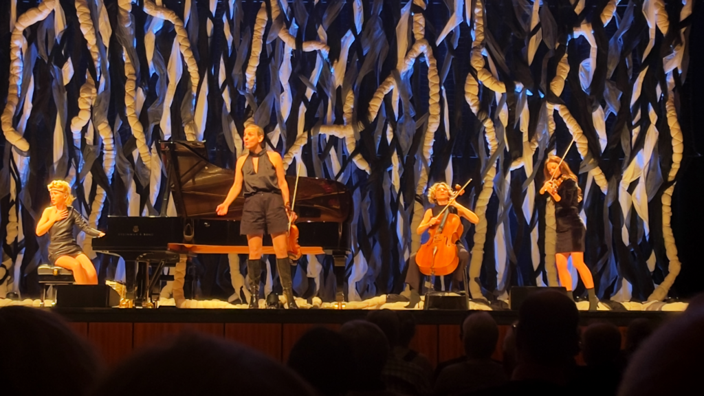 Salut Salon auf der Bühne der Liederhalle in Stuttgart