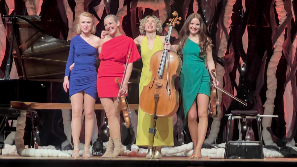 Salut Salon auf der Bühne der Liederhalle in Stuttgart