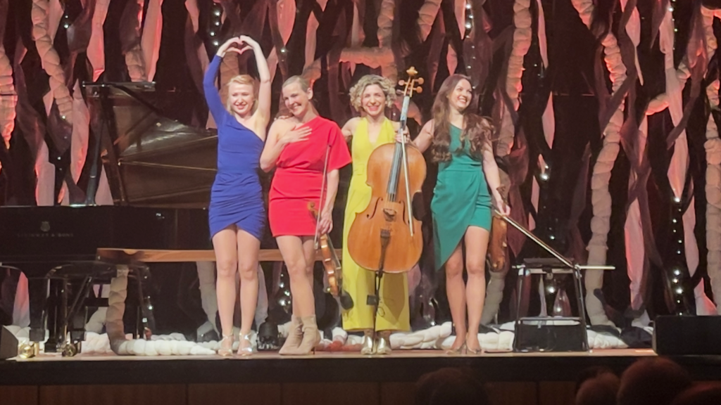 Salut Salon auf der Bühne der Liederhalle in Stuttgart